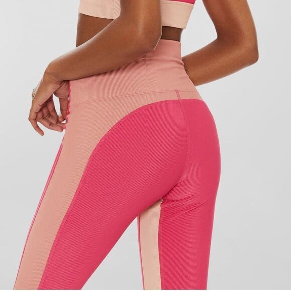 Beach Riot Colorblock Legging in Rouge
Color Block S NWOT - Picture 1 of 4